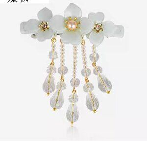 🌹New🌹 Elegant Flower Tassel Hair Clips with Glass and Pearl Decor